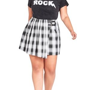 CCO ⬇️  City Chic London Check Pleated Schoolgirl Skirt